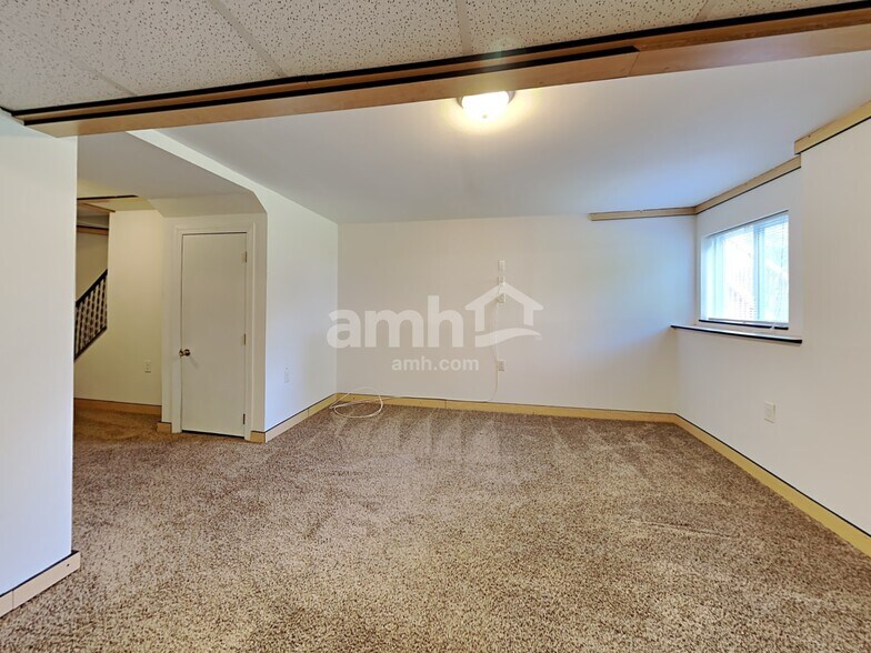 Building Photo - 1441 Meadowsedge Ln