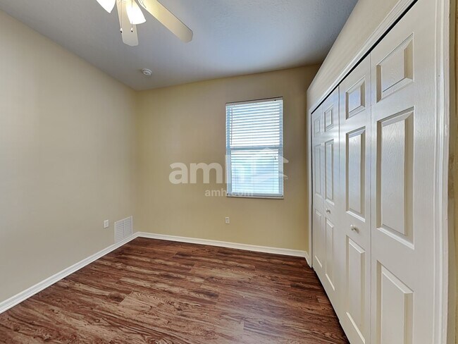 Building Photo - 15238 Searobbin Dr