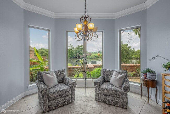 Building Photo - Beautiful Home on the Red River....