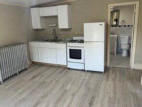 Building Photo - 14 Monument Sq