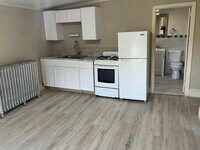 Building Photo - 14 Monument Sq