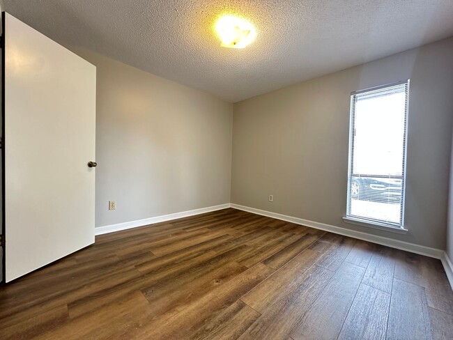 Building Photo - Condo for rent in Grayson Valley