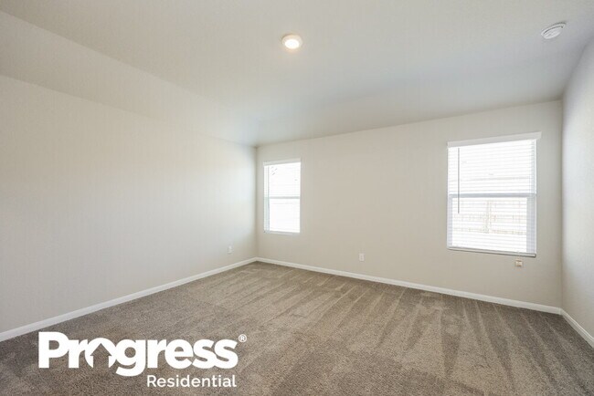 Building Photo - 4337 Southton Bed