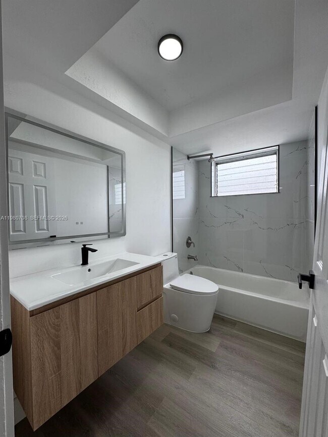 Building Photo - 11840 NE 19th Dr