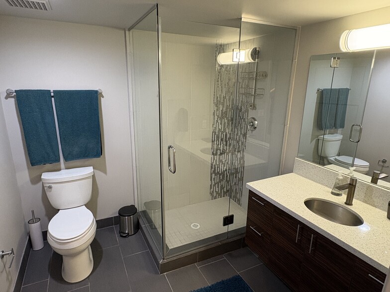 Bathroom - 535 W Thomas Rd