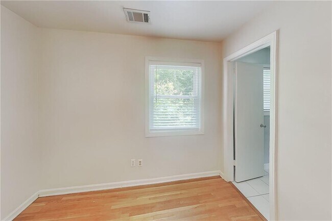 Building Photo - 2902 Delcourt Dr