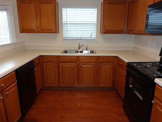 Building Photo - 2485 Sheldon Pl