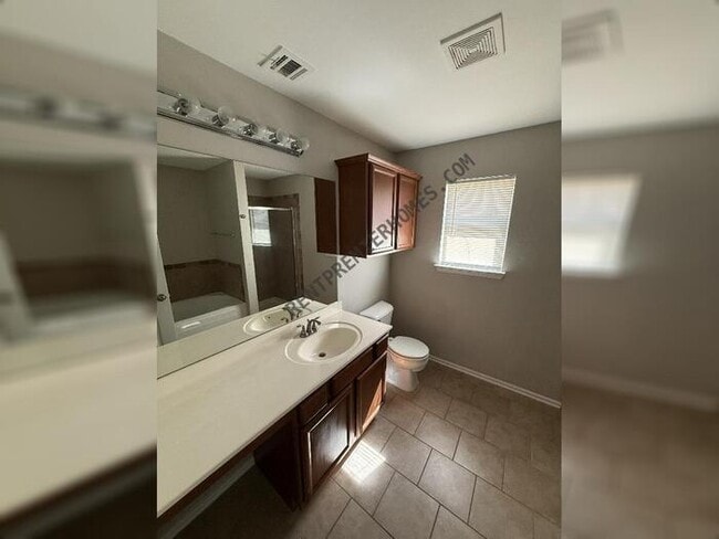 Building Photo - 3116 SE 96th St