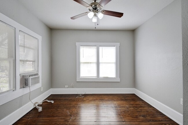 Building Photo - 1314 N Sabinas St