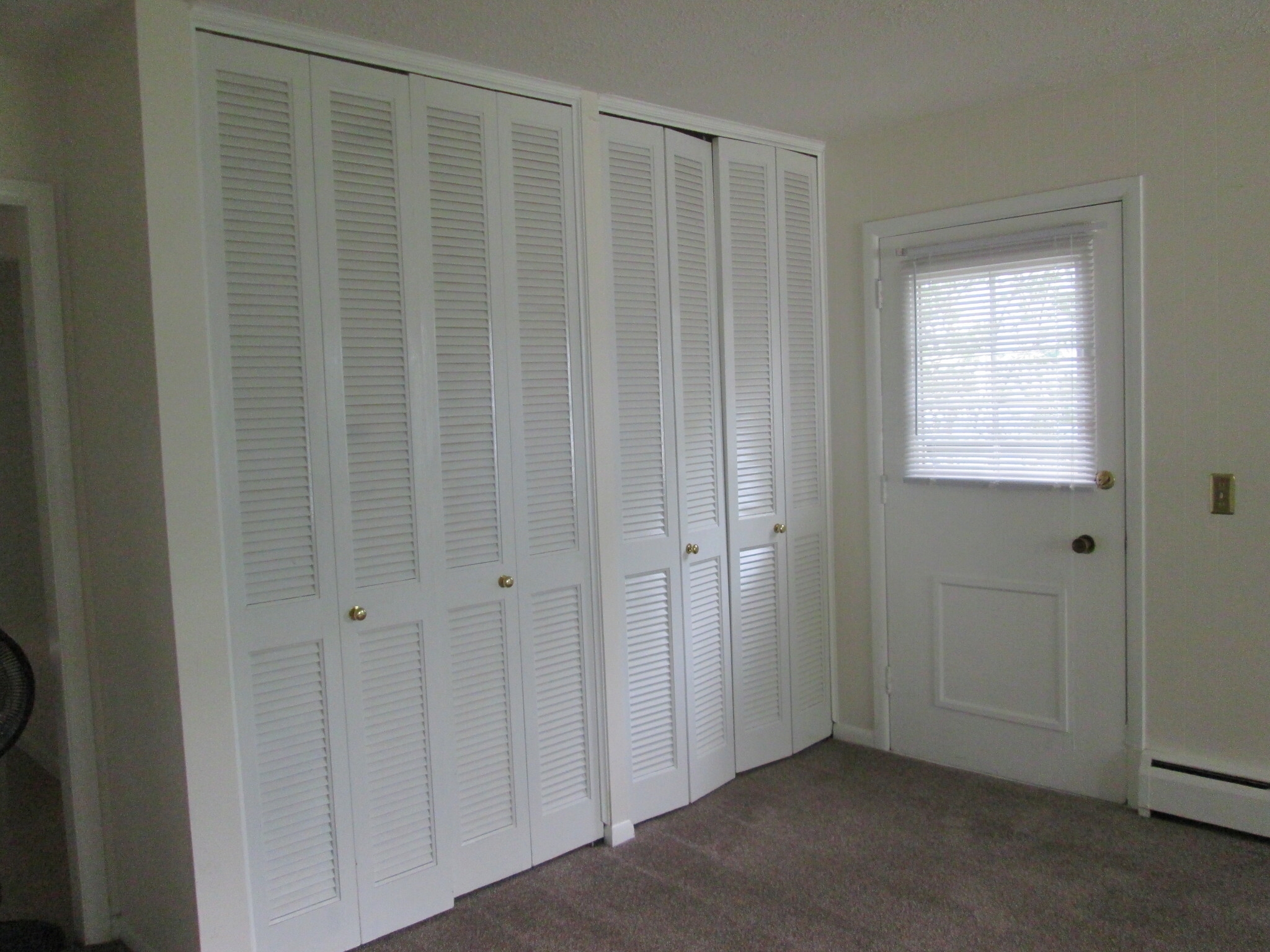 living room - 503 N Sherman Ave