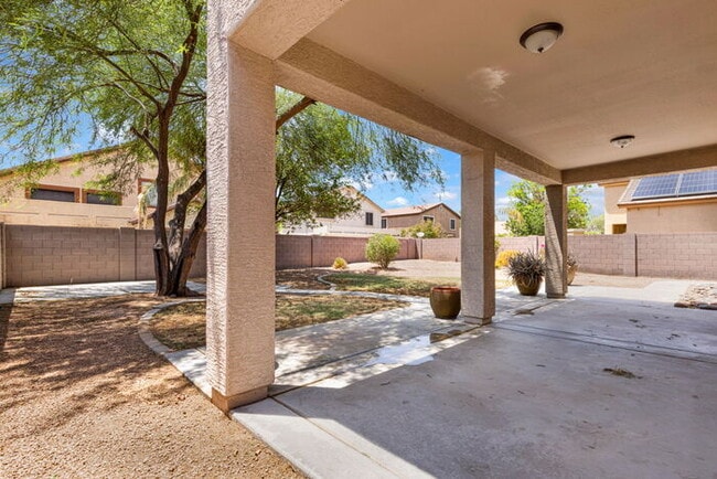 Building Photo - 2032 S Sabrina