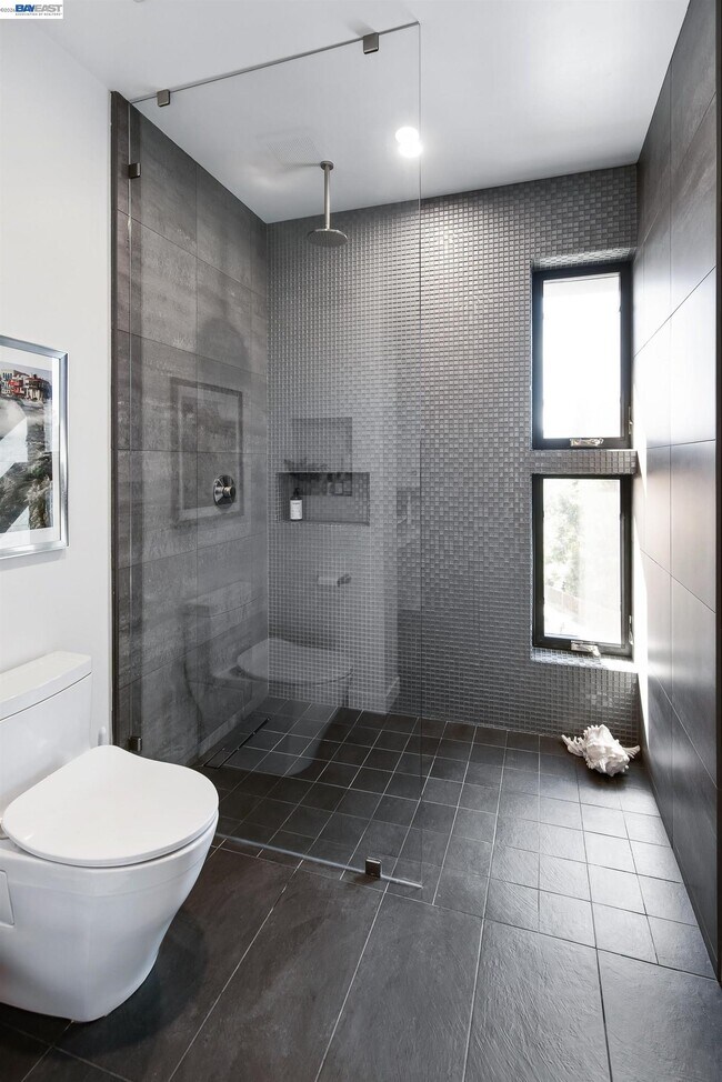 Building Photo - 297 Las Quebradas