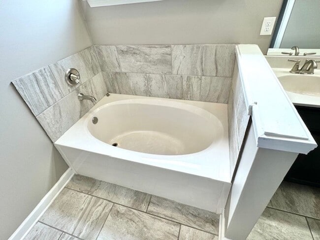 Building Photo - ShinaultLane4422