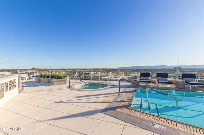 Building Photo - 2211 E Camelback Rd