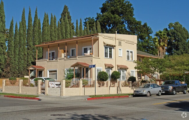 Primary Photo - 5917 Fountain Ave