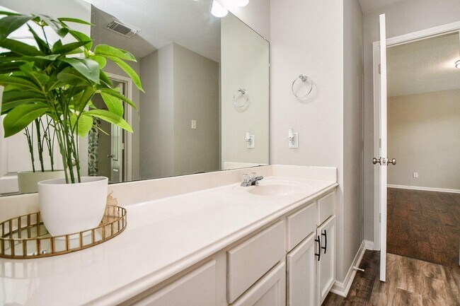 Building Photo - 20731 Rainmill Dr