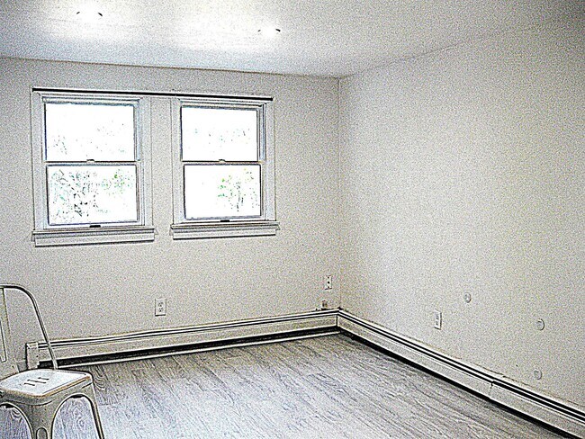 Building Photo - 525 Lake Rd