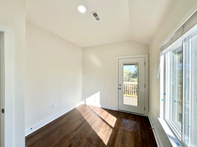 Building Photo - 1215 Corporate Dr