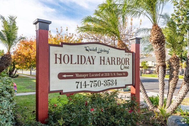 Building Photo - Holiday Harbor I Apartments