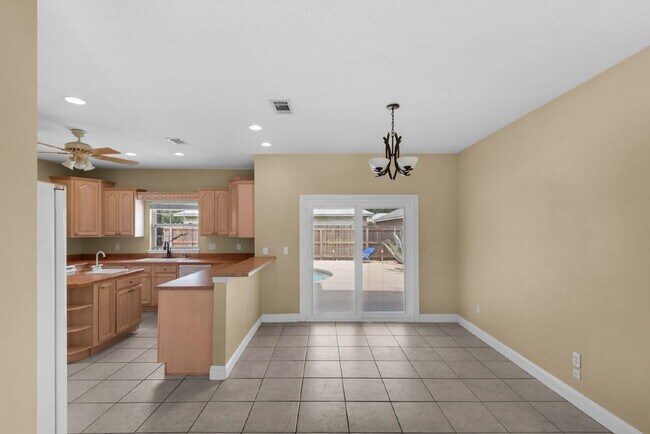 Building Photo - 879 Van Dyke Dr
