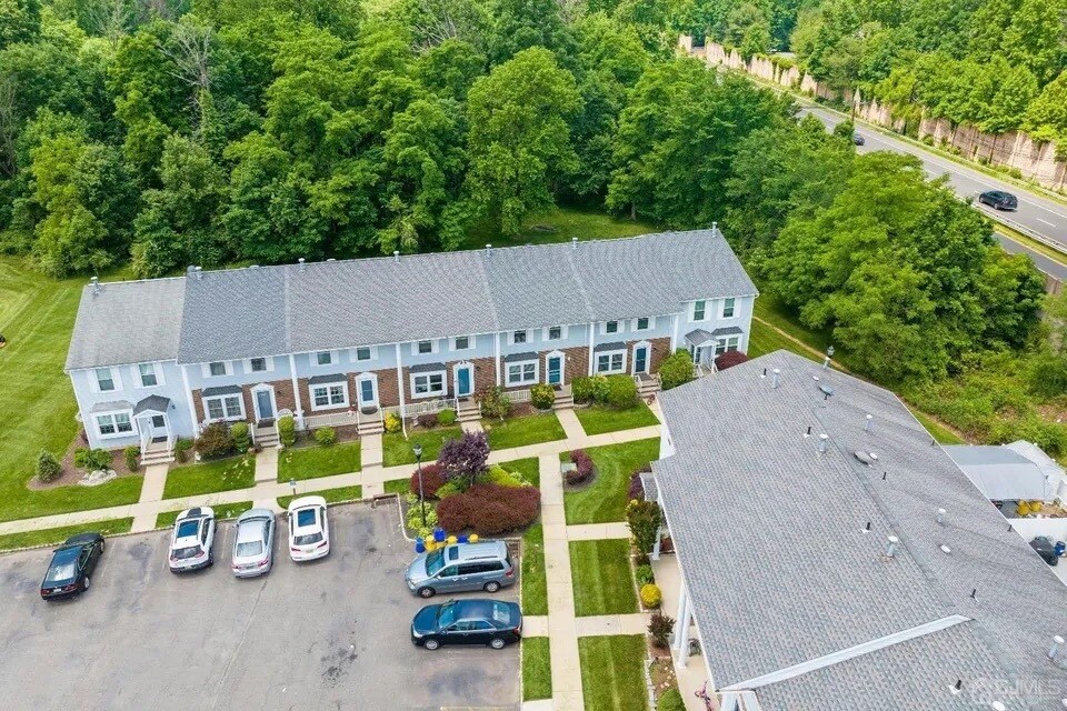 Building Photo - 427 Gambocz Ct