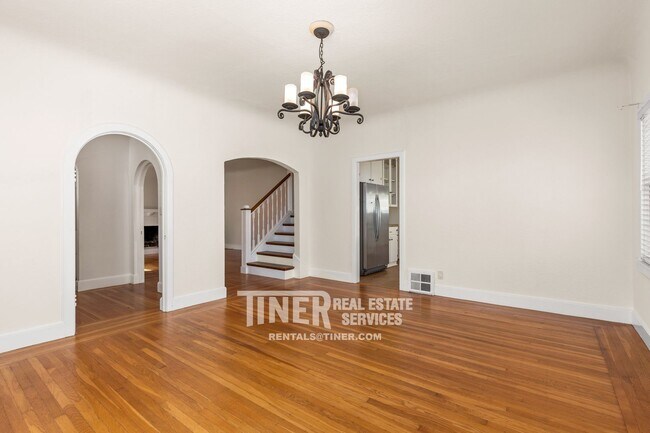 Building Photo - 842 42nd St