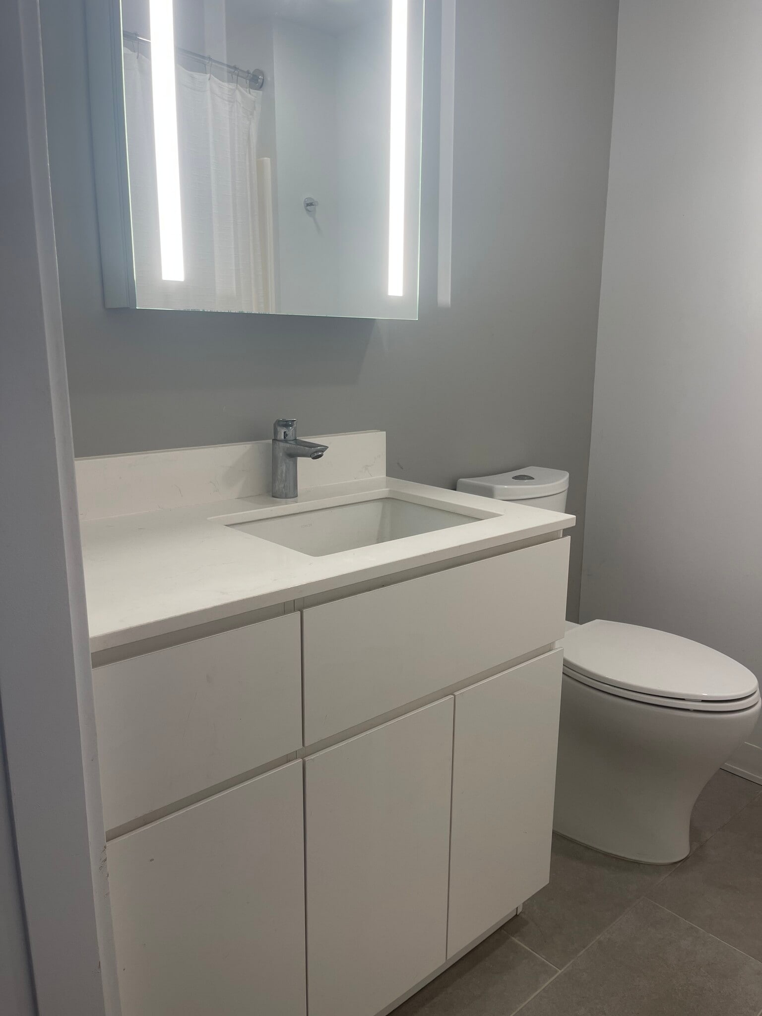 Building Photo - 987 Queen St