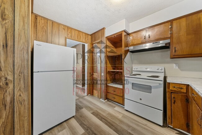 Building Photo - 2112 Lamore St