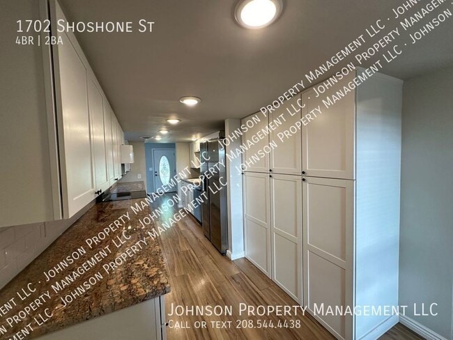 Building Photo - 1702 Shoshone St