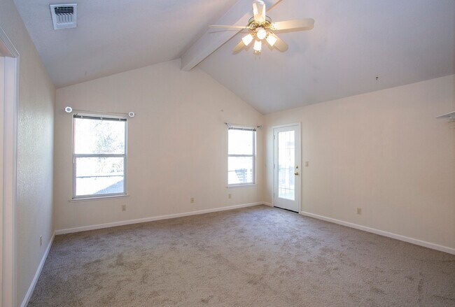 Building Photo - Gorgeous home with a 3 Car Garage!