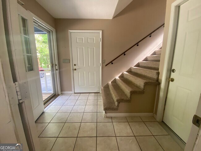 Building Photo - 522 Capri Dr