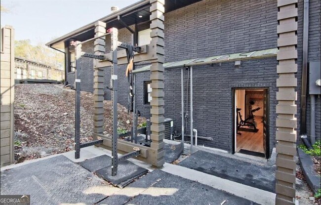 Building Photo - 3229 Kingsdale Dr SW