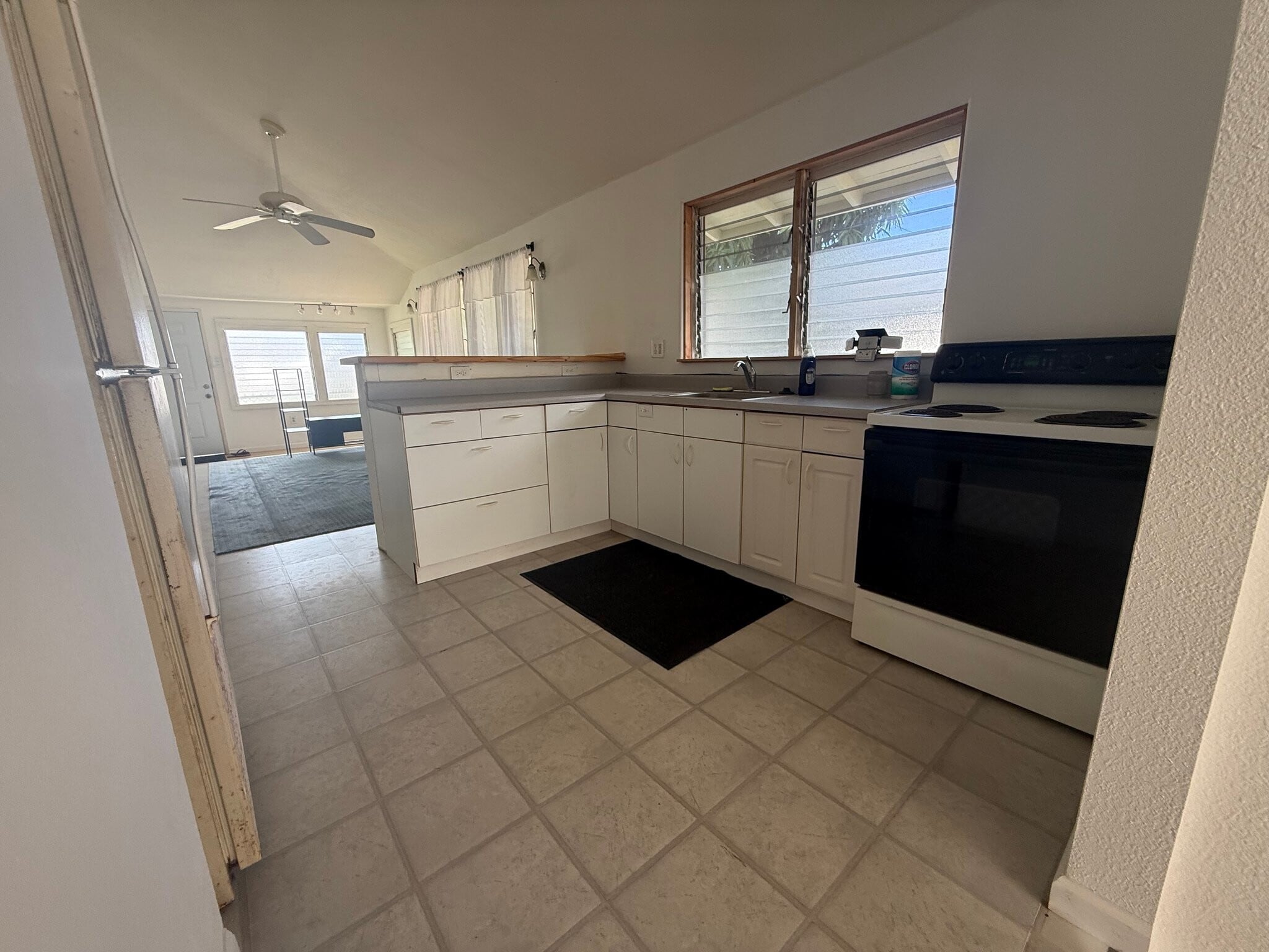 Building Photo - 87-118-118 Alapaki St