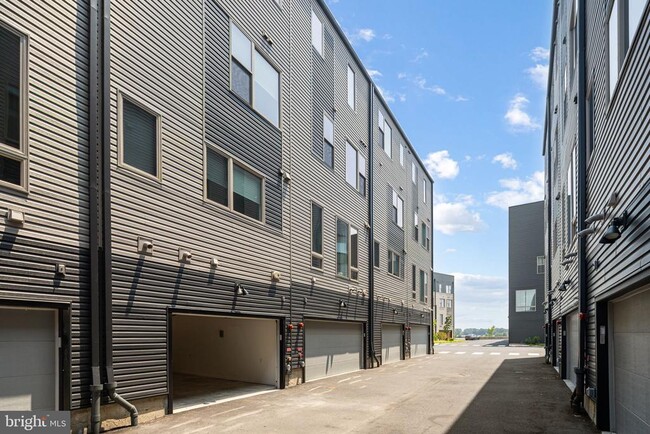 Building Photo - 3126 Pierview Ln