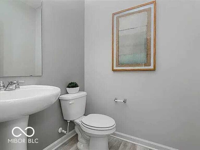 Building Photo - 4957 Oak Hl Dr