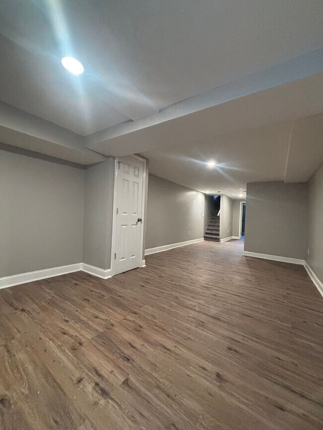 Building Photo - 3 Bedroom 2 Bathroom Townhome Available in 21216