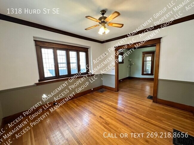 Building Photo - Eastown Three Bedroom Clean Home