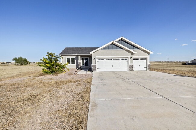 Primary Photo - Spacious 3-Bed, 2-Bath Modern Home on 1.16...