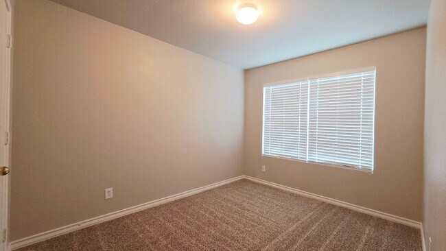 Building Photo - The Gardens at Summit 3 Bedroom Townhome