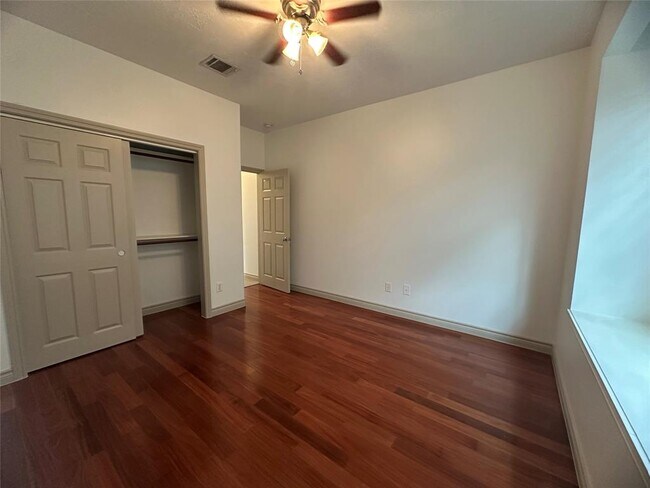 Building Photo - 2027 Marchwood Manor Dr