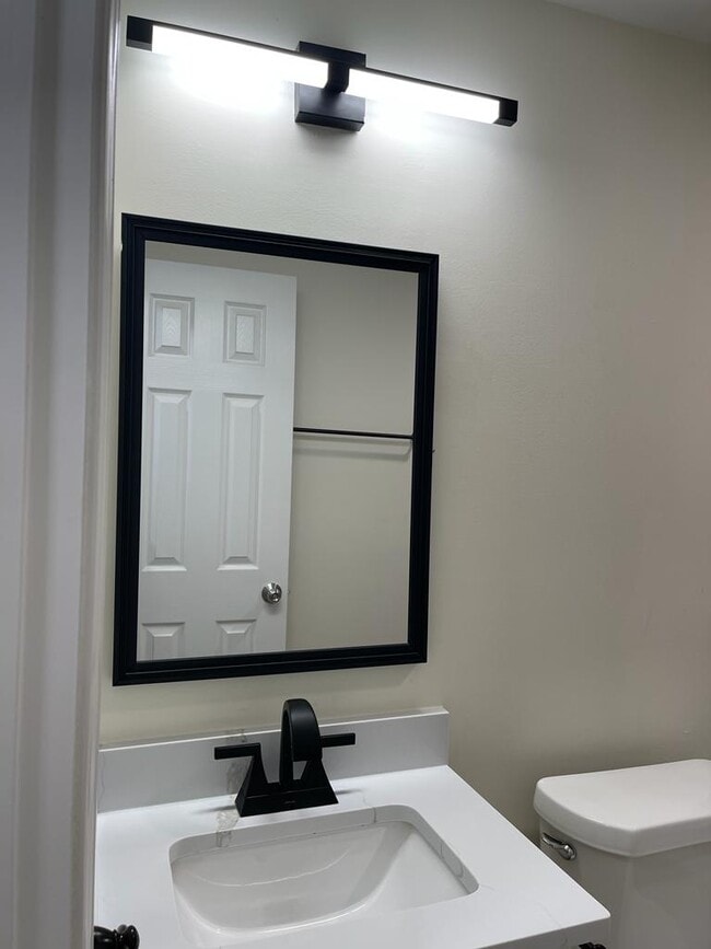 Building Photo - 567 Woodland Ln