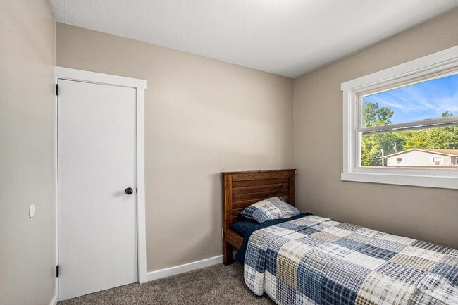 Building Photo - 811 Palmer Dr