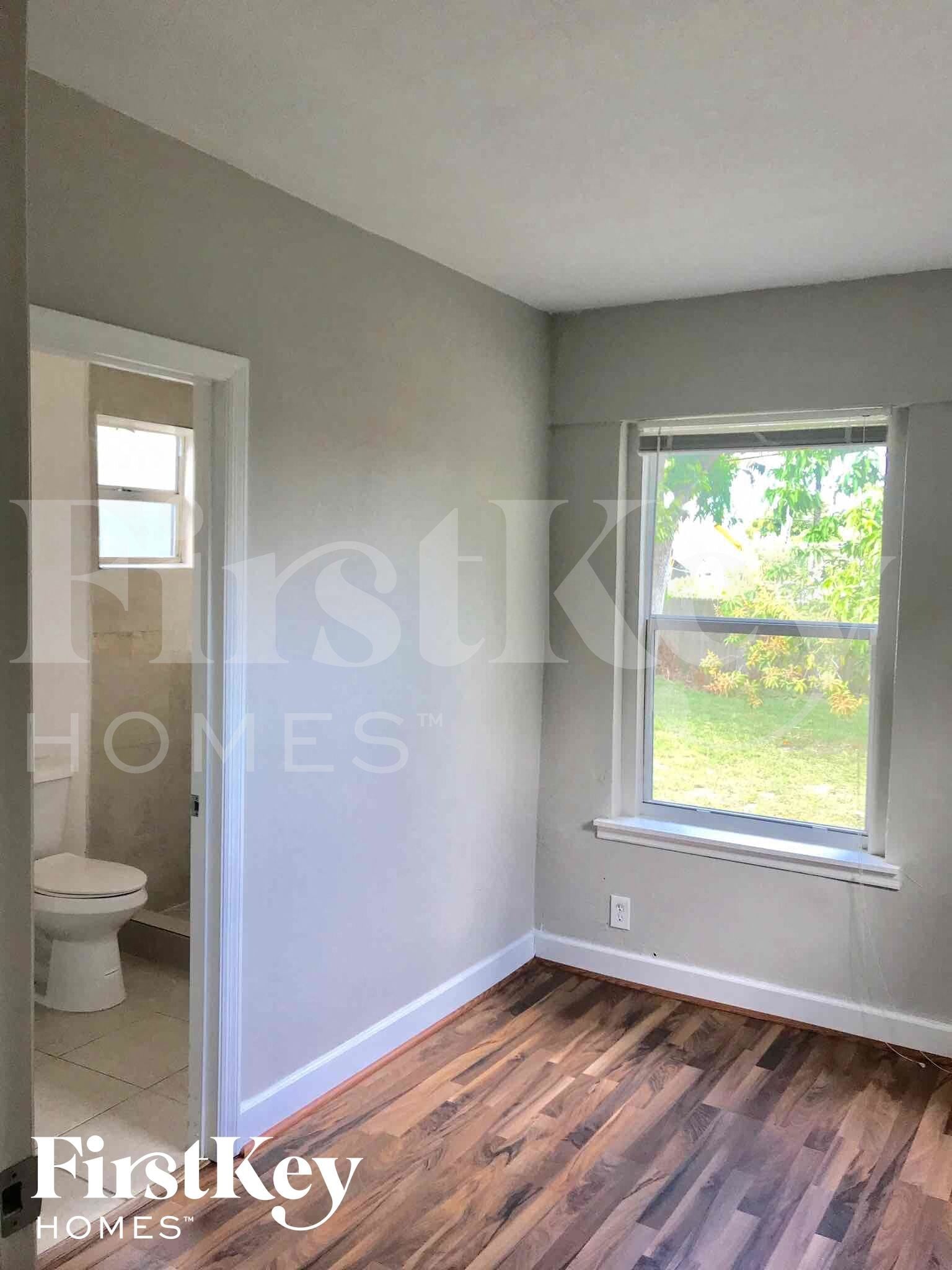 Building Photo - 3057 SW 2nd St