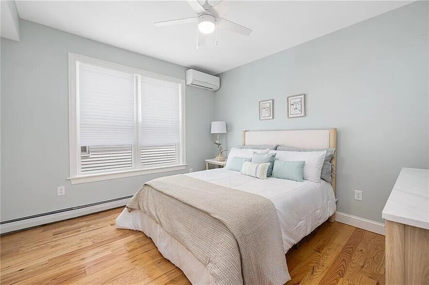 Building Photo - 146 Evergreen St