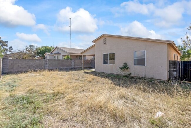 Building Photo - Tucson, AZ - Single-Family - $1,695.00 Ava...