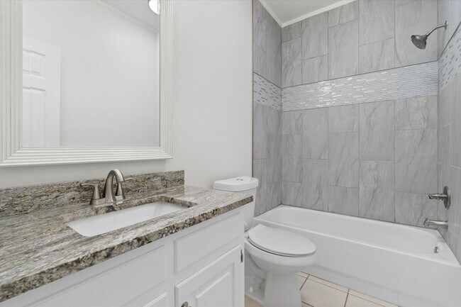 Building Photo - 1009 Pinemont Dr