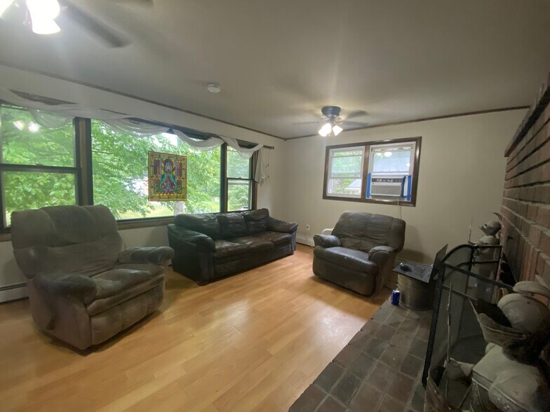 Building Photo - 748 Togus Rd
