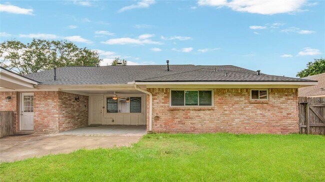 Building Photo - 835 Hidden Canyon Rd