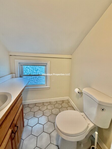 Building Photo - 29 Capen St