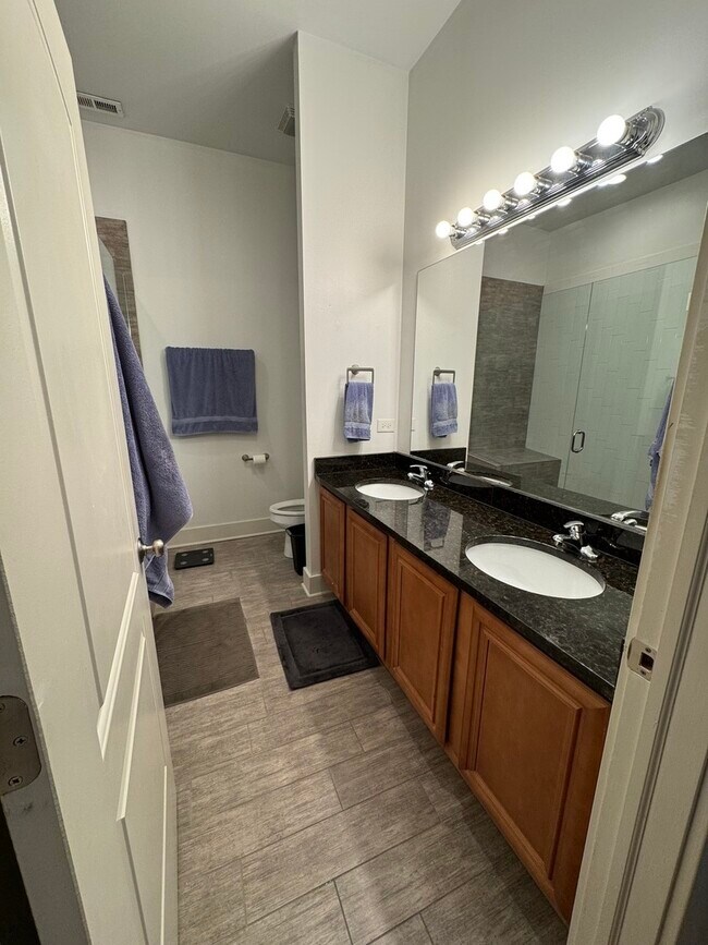 Building Photo - 1961 N Wilmot Ave